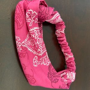 Francesca’s pink & white floral headband🌷
